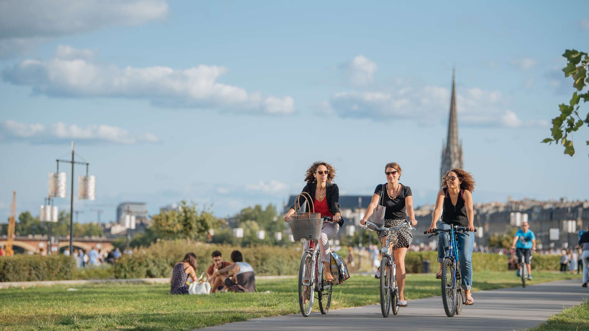 Les quais de Bordeaux à vélo