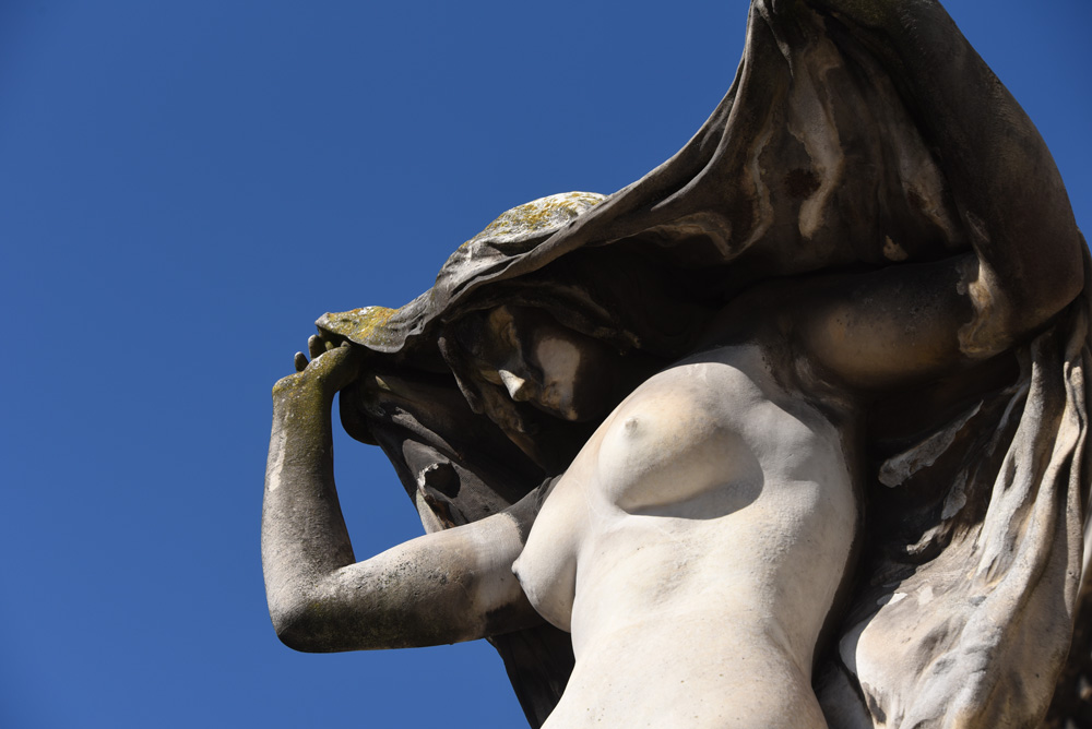 statue devant la faculté de médecine Bordeaux