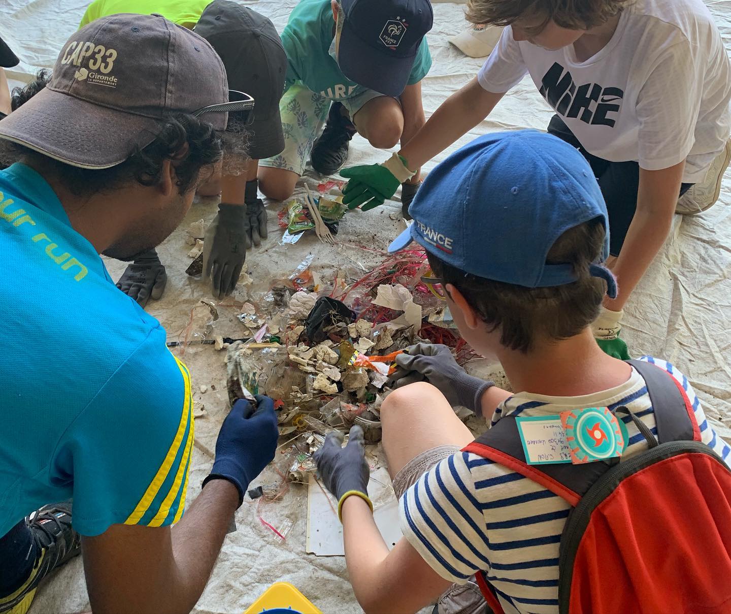 nettoyer la plage avec la surfrider foundation