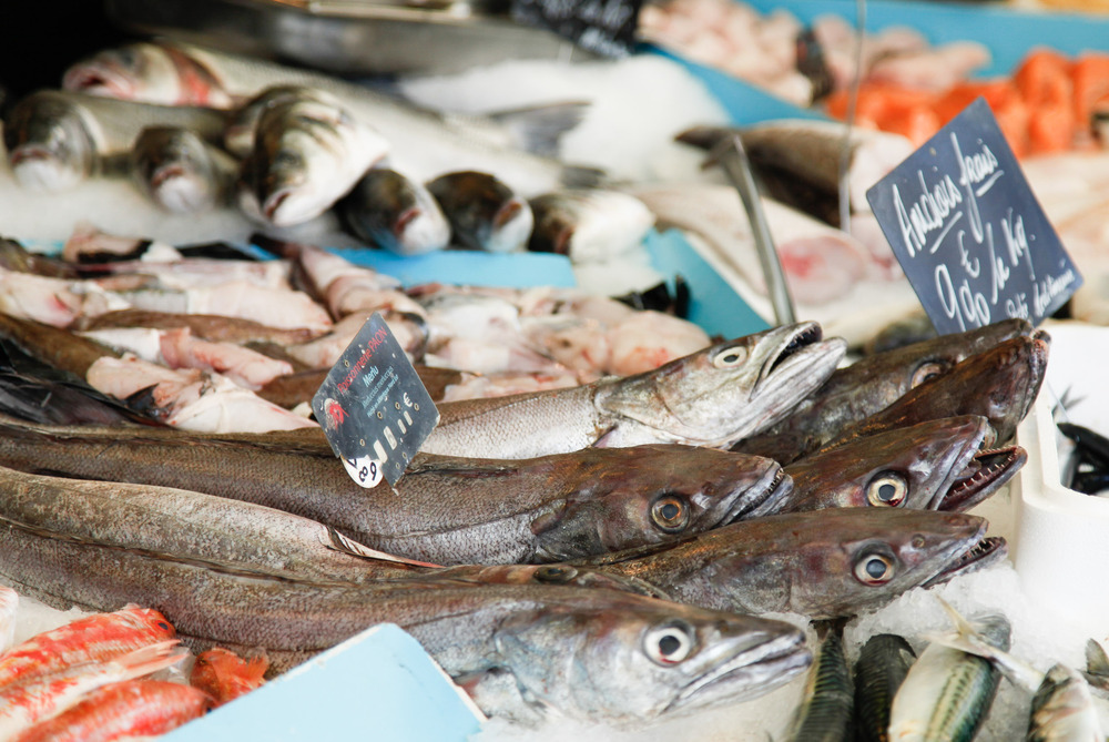 bien manger au marché des Capucins à Bordeaux