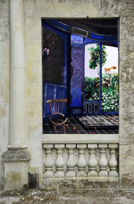 street-art et fenêtre dessinée sur ancien bâtiment au bois fleuri Lormont