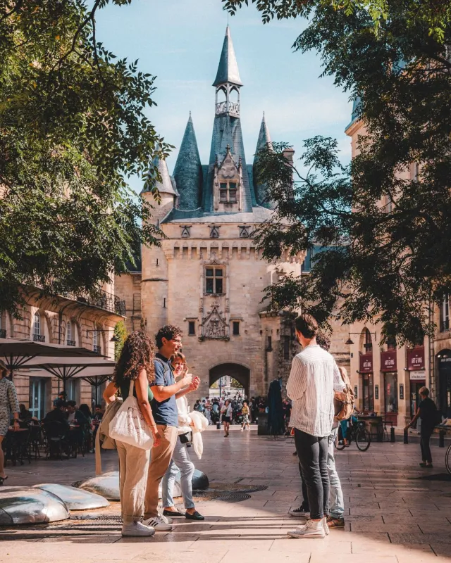 Visite sur la place du Palais - Teddy V.