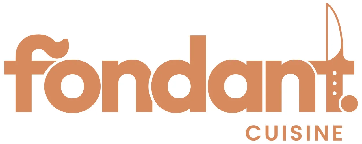 Logo Fondant Cuisine, restaurant bordelais avec typographie orange stylisée et décor culinaire