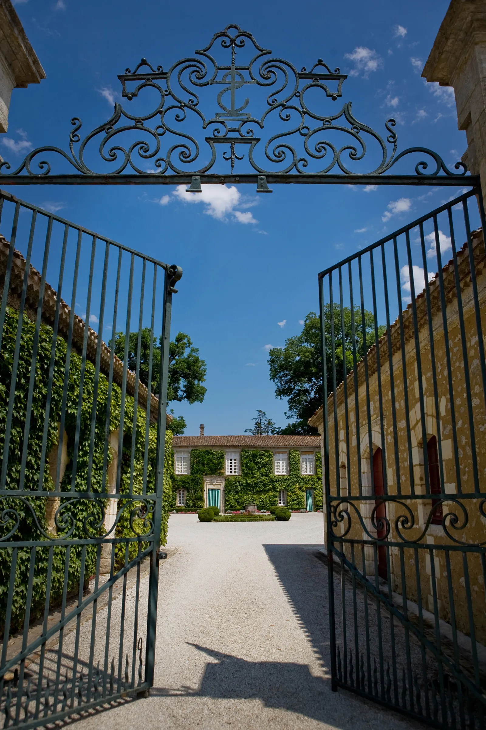 Château Carbonnieux | Bordeaux Tourisme & Congrès