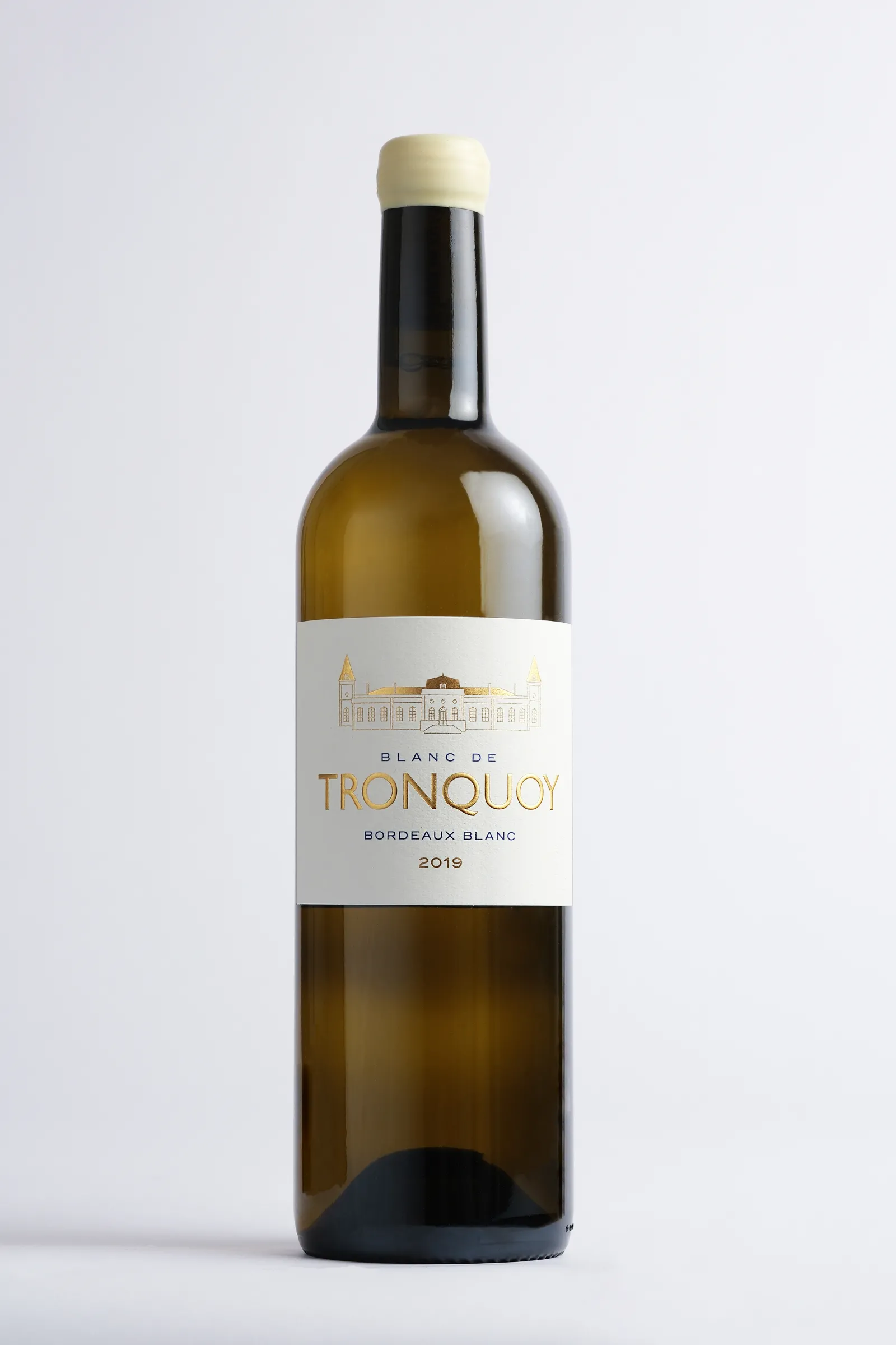 Bouteille de vin blanc Blanc de Tronquoy, Bordeaux blanc millésime 2019, du Château Tronquoy à Bordeaux, sur fond blanc.