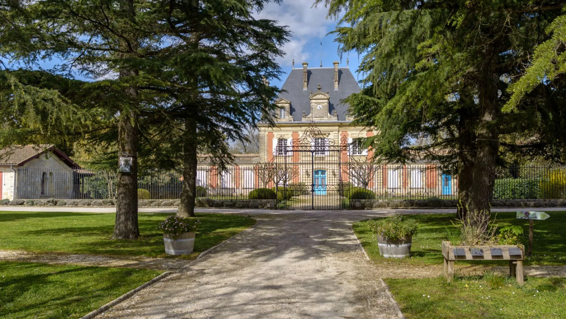 château Saint ahon près de bordeaux accueil camping car