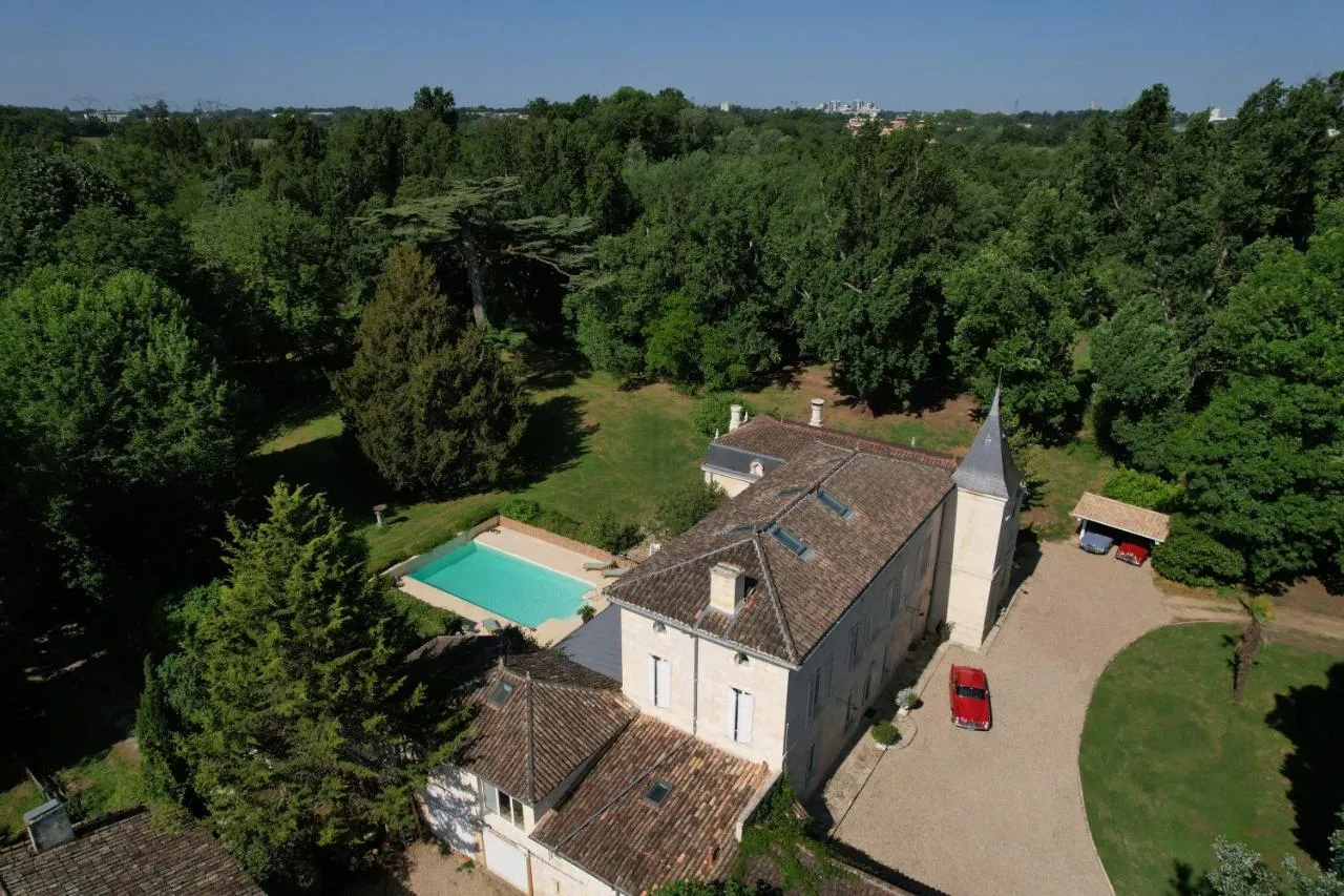 Chambres d'hôtes château fleurs d'Aya