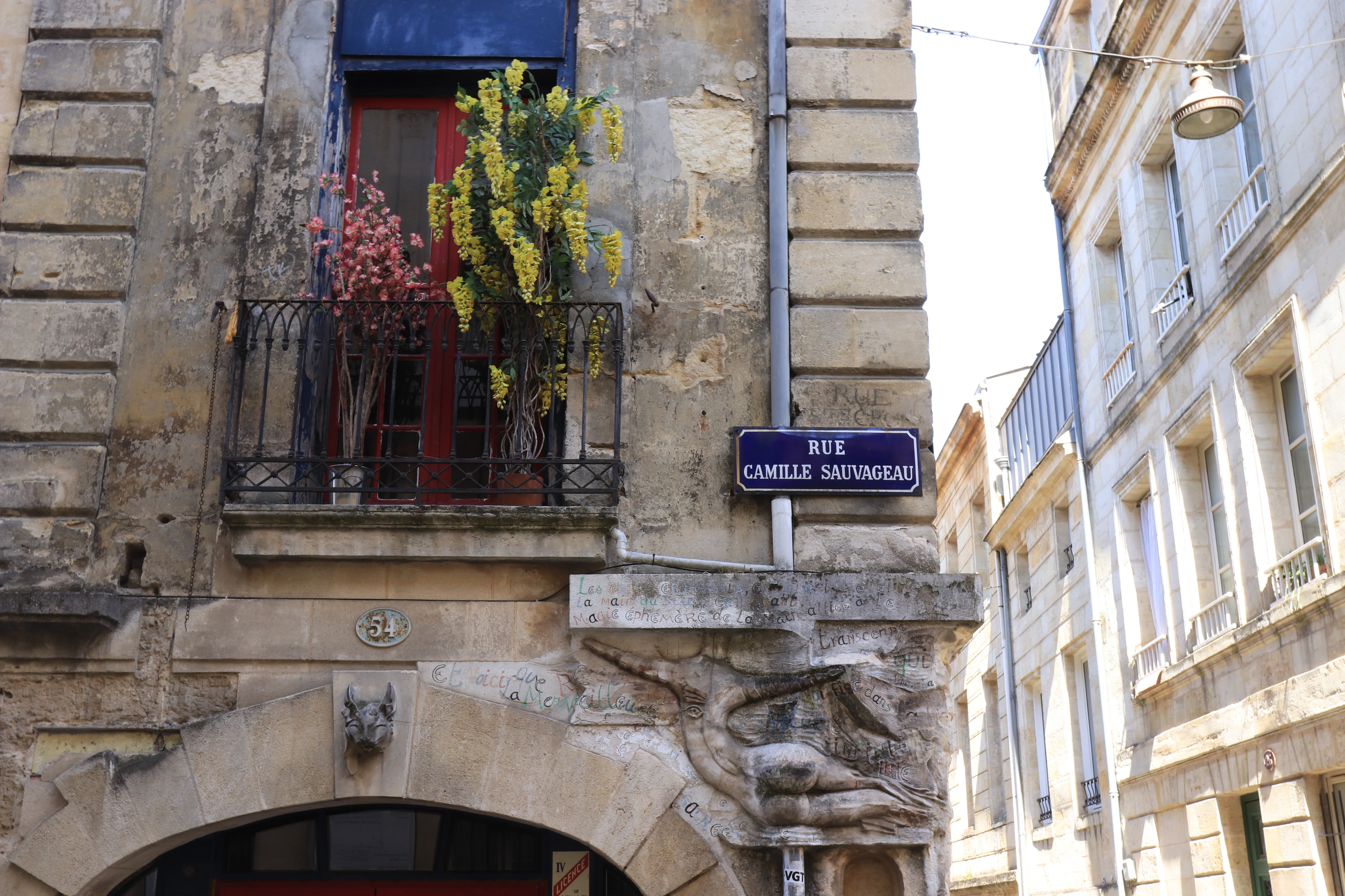 façade poétique de la rue Camille Sauvageau, plus belles rues de Bordeaux