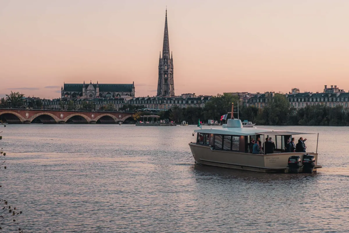 Bateau sur la Garonne